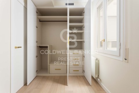 Apartment for sale in Barcelona, Spain 5 bedrooms, 197 sq.m. No. 159040 - photo 29