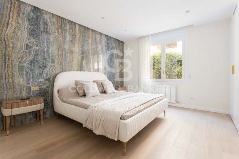 Apartment for sale in Barcelona, Spain 5 bedrooms, 197 sq.m. No. 159040 - photo 17