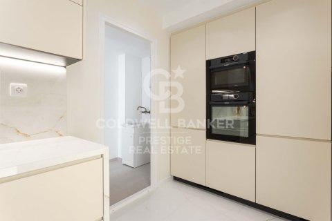 Apartment for sale in Barcelona, Spain 5 bedrooms, 197 sq.m. No. 159040 - photo 15
