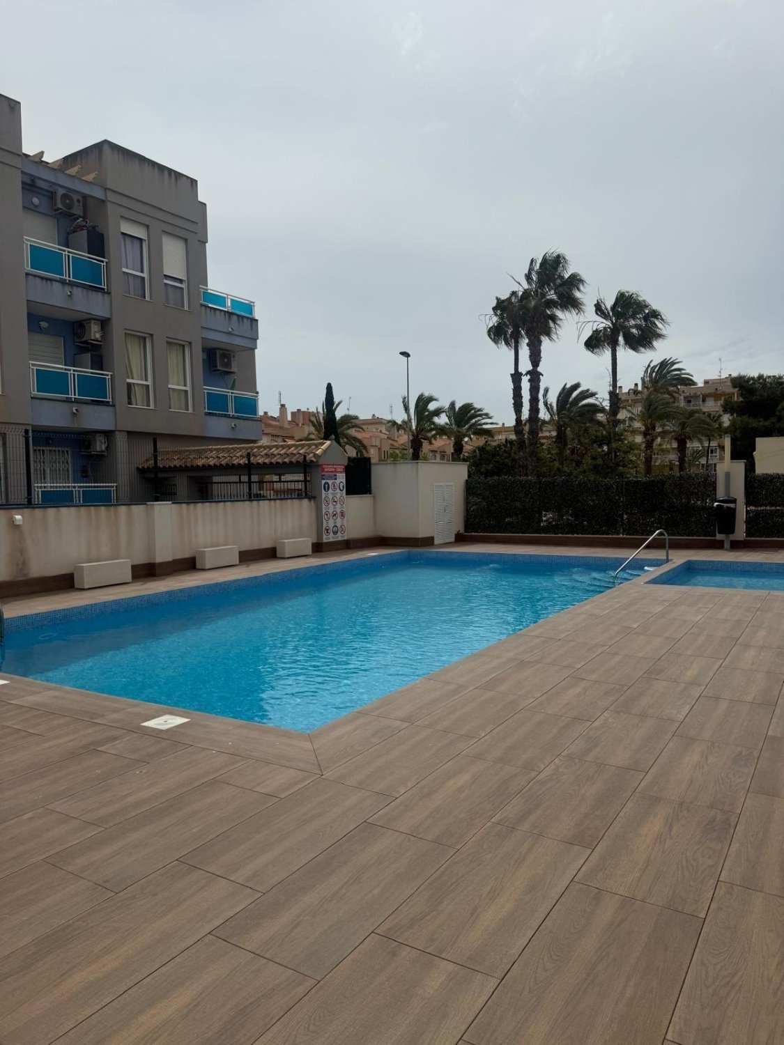 Apartamento en Torrevieja, Alicante, España 2 dormitorios, 65 m2 No. 184312