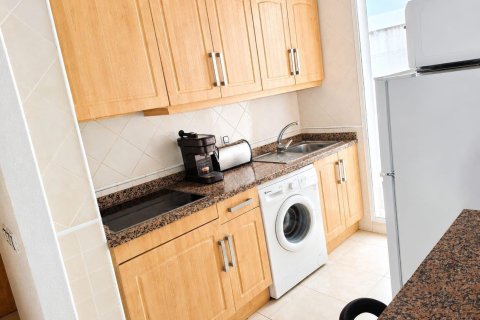 Apartamento en venta en Torrevieja, Alicante, España 2 dormitorios, 65 m2 No. 184312 - foto 4