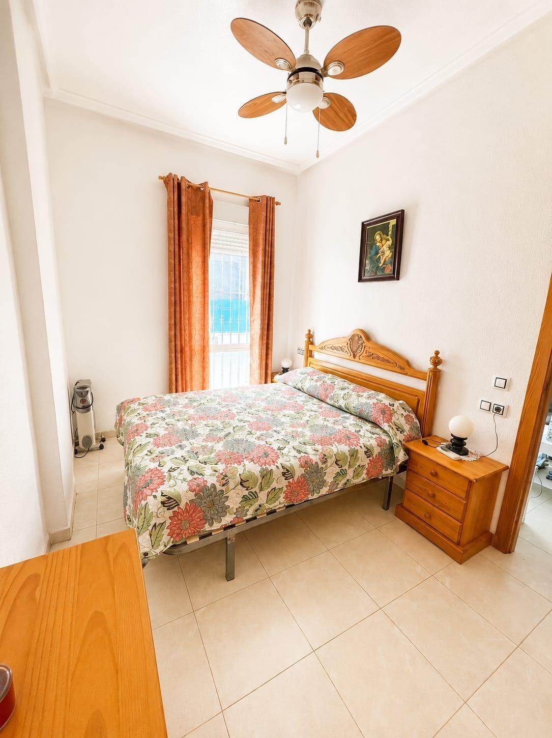 Apartamento en Torrevieja, Alicante, España 2 dormitorios, 65 m2 No. 184312