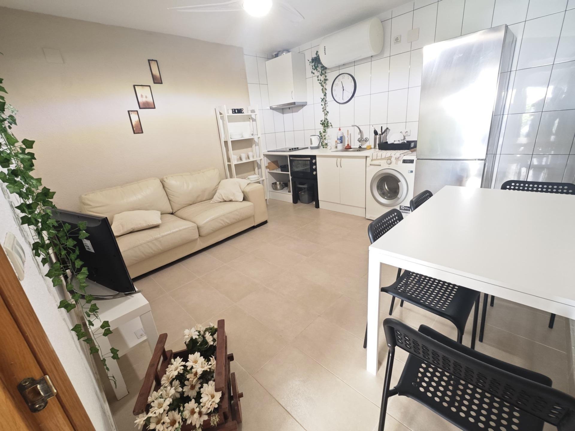 Bungalow in Torrevieja, Alicante, Spain 2 bedrooms, 43 sq.m. No. 184314