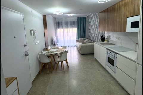 Apartment for sale in Torrevieja, Alicante, Spain 1 bedroom, 75 sq.m. No. 166182 - photo 2