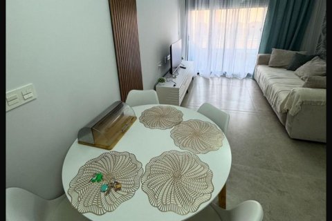 Apartment for sale in Torrevieja, Alicante, Spain 1 bedroom, 75 sq.m. No. 166182 - photo 4