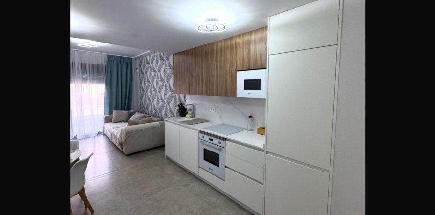 Apartment in Torrevieja, Alicante, Spain 1 bedroom, 75 sq.m. No. 166182