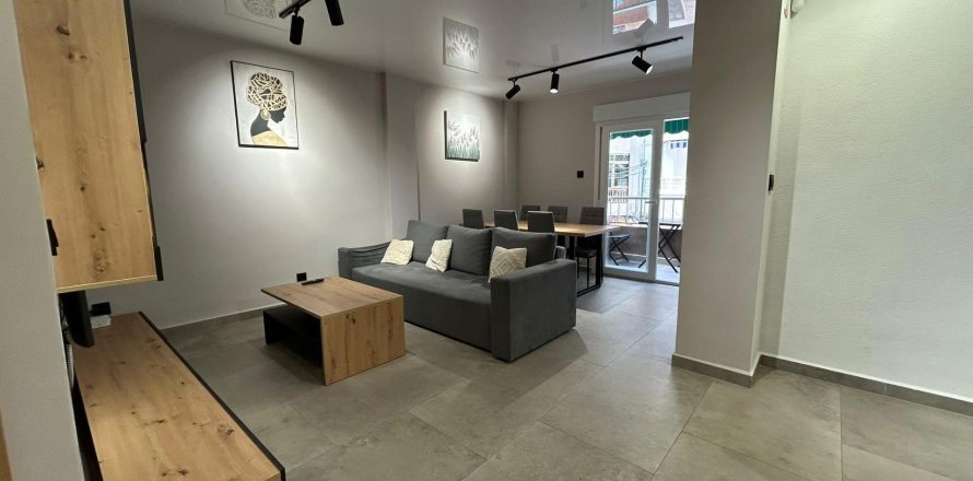 Apartment in Torrevieja, Alicante, Spain 3 bedrooms, 94 sq.m. No. 166186