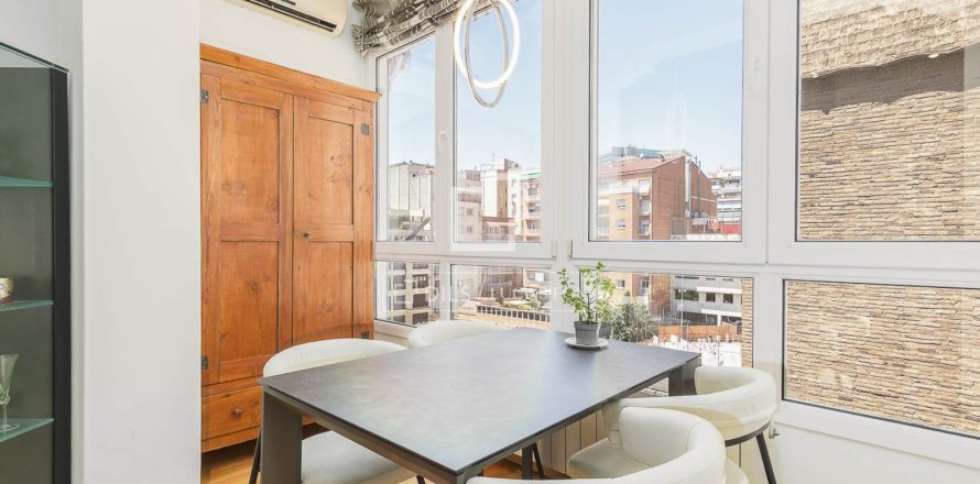 Dzīvoklis Barcelona, Spānijā 4 istabas, 128 m2 Nr. 168941