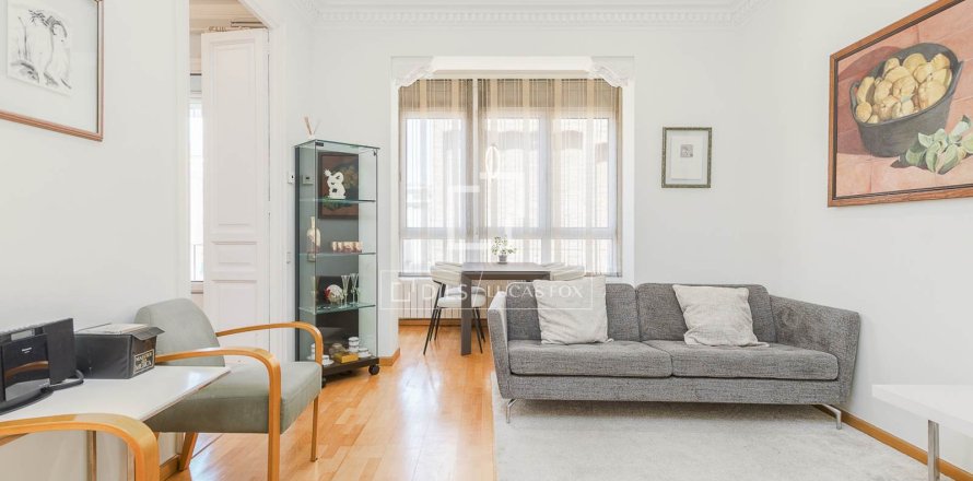 Apartamento en Barcelona, España 4 dormitorios, 128 m2 No. 168941