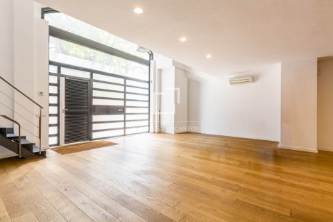 Dzīvoklis pārdošanā Barcelona, Spānijā 1 istaba, 290 m2 Nr. 168940 - attēls 2