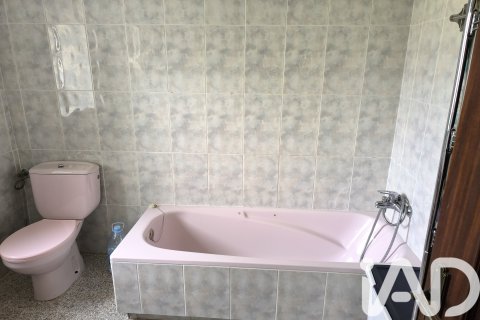 House for sale in Abadin, Lugo, Spain 4 bedrooms, 292 sq.m. No. 193559 - photo 17
