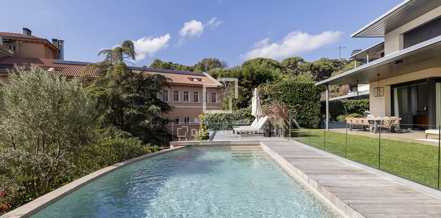 Villa i Barcelona, Spanien 5 sovrum, 580 kvm. Nr. 150231