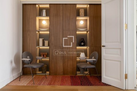 Huoneisto myytävänä Barcelona, Espanja, 3 makuuhuonetta, 170 m2 No. 192813 - kuva 10