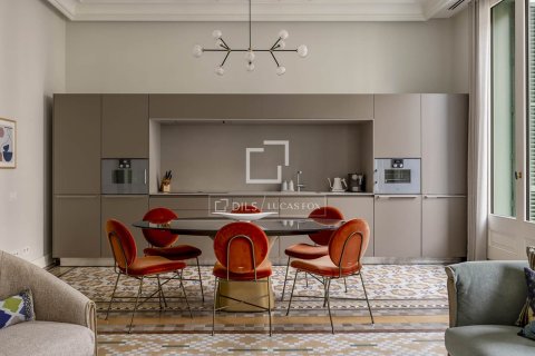 Huoneisto myytävänä Barcelona, Espanja, 3 makuuhuonetta, 170 m2 No. 192813 - kuva 2