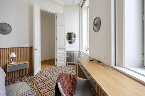 Huoneisto myytävänä Barcelona, Espanja, 3 makuuhuonetta, 170 m2 No. 192813 - kuva 19