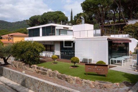 Huvila Cabrils, Barcelona, Espanja 2 makuuhuonetta, 459 m2 No. 192818