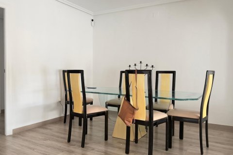 Apartment à louer à Alicante, Espagne, 2 chambres, 240 m2 No. 149396 - photo 3