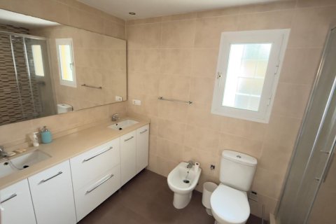 Apartment à louer à Alicante, Espagne, 2 chambres, 240 m2 No. 149396 - photo 13