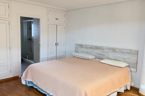 Apartment à louer à Alicante, Espagne, 2 chambres, 240 m2 No. 149396 - photo 8