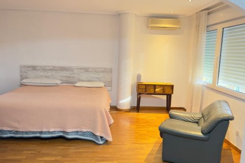Apartment à louer à Alicante, Espagne, 2 chambres, 240 m2 No. 149396 - photo 6