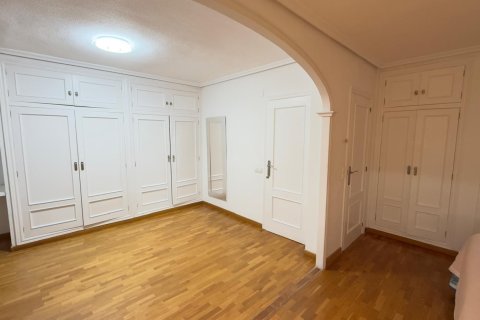 Apartment à louer à Alicante, Espagne, 2 chambres, 240 m2 No. 149396 - photo 7