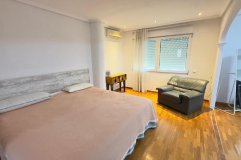 Apartment à louer à Alicante, Espagne, 2 chambres, 240 m2 No. 149396 - photo 5