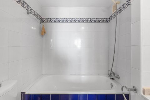 Apartment for sale in Torrevieja, Alicante, Spain 1 bedroom, 66 sq.m. No. 149397 - photo 18