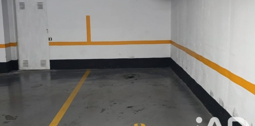 Garage in Madrid, Spain No. 187639