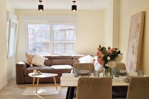 Apartamento en venta en Torrevieja, Alicante, España 2 dormitorios,  No. 140551 - foto 3