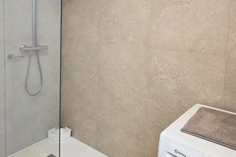 Apartamento en venta en Torrevieja, Alicante, España 2 dormitorios,  No. 140551 - foto 11