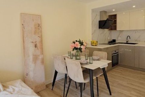 Apartamento en venta en Torrevieja, Alicante, España 2 dormitorios,  No. 140551 - foto 2