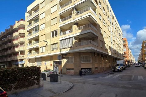 Apartamento en venta en Torrevieja, Alicante, España 2 dormitorios,  No. 140551 - foto 10