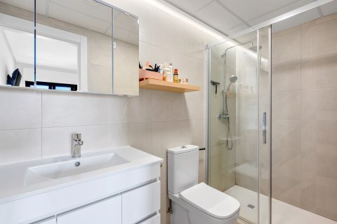 Apartamento en venta en Torrevieja, Alicante, España 2 dormitorios, 74 m2 No. 190089 - foto 16