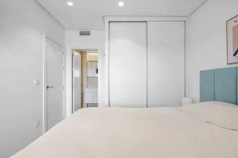 Apartamento en venta en Torrevieja, Alicante, España 2 dormitorios, 74 m2 No. 190089 - foto 15