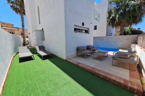 Villa à vendre à Torrevieja, Alicante, Espagne, 3 chambres, No. 190093 - photo 4