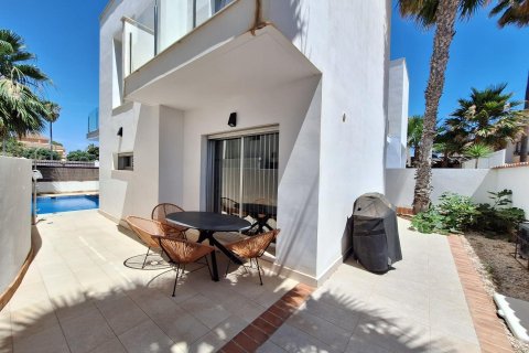 Villa à vendre à Torrevieja, Alicante, Espagne, 3 chambres, No. 190093 - photo 3