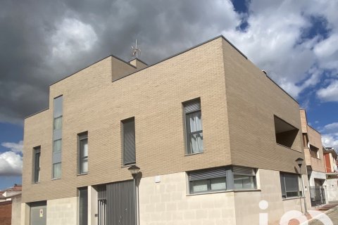 Dom w Medina del Campo, Valladolid, Hiszpania 3 sypialnie, 242 mkw. nr 153509 – zdjęcie 2