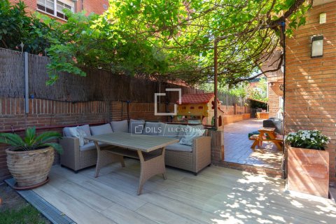 Apartment for sale in Esplugues de Llobregat, Barcelona, Spain 4 bedrooms, 139 sq.m. No. 192628 - photo 4
