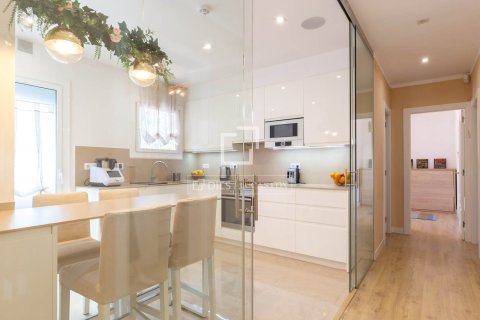 Apartment for sale in Esplugues de Llobregat, Barcelona, Spain 4 bedrooms, 139 sq.m. No. 192628 - photo 13