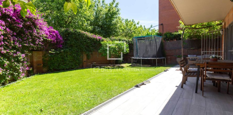 Apartment in Esplugues de Llobregat, Barcelona, Spain 4 bedrooms, 139 sq.m. No. 192628