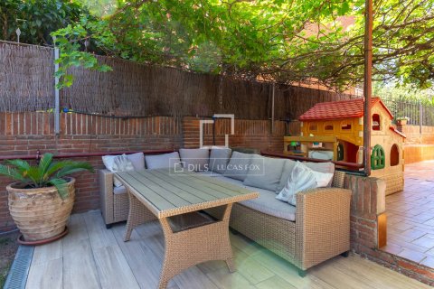 Apartment for sale in Esplugues de Llobregat, Barcelona, Spain 4 bedrooms, 139 sq.m. No. 192628 - photo 3
