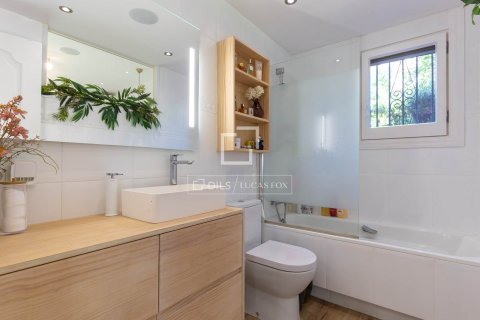 Apartment for sale in Esplugues de Llobregat, Barcelona, Spain 4 bedrooms, 139 sq.m. No. 192628 - photo 21