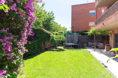 Apartment for sale in Esplugues de Llobregat, Barcelona, Spain 4 bedrooms, 139 sq.m. No. 192628 - photo 2
