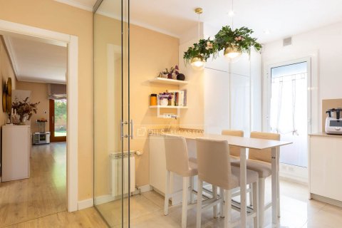 Apartment for sale in Esplugues de Llobregat, Barcelona, Spain 4 bedrooms, 139 sq.m. No. 192628 - photo 12