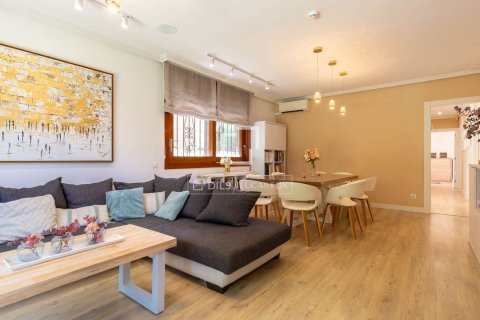 Apartment for sale in Esplugues de Llobregat, Barcelona, Spain 4 bedrooms, 139 sq.m. No. 192628 - photo 11