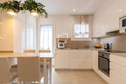 Apartment for sale in Esplugues de Llobregat, Barcelona, Spain 4 bedrooms, 139 sq.m. No. 192628 - photo 14