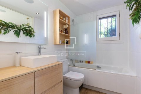 Apartment for sale in Esplugues de Llobregat, Barcelona, Spain 4 bedrooms, 139 sq.m. No. 192628 - photo 22