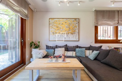 Apartment for sale in Esplugues de Llobregat, Barcelona, Spain 4 bedrooms, 139 sq.m. No. 192628 - photo 8
