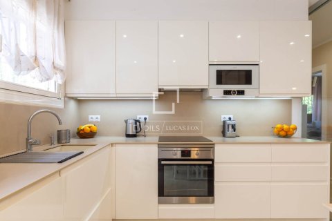 Apartment for sale in Esplugues de Llobregat, Barcelona, Spain 4 bedrooms, 139 sq.m. No. 192628 - photo 15
