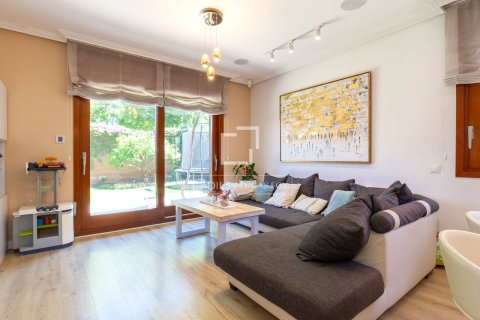 Apartment for sale in Esplugues de Llobregat, Barcelona, Spain 4 bedrooms, 139 sq.m. No. 192628 - photo 6